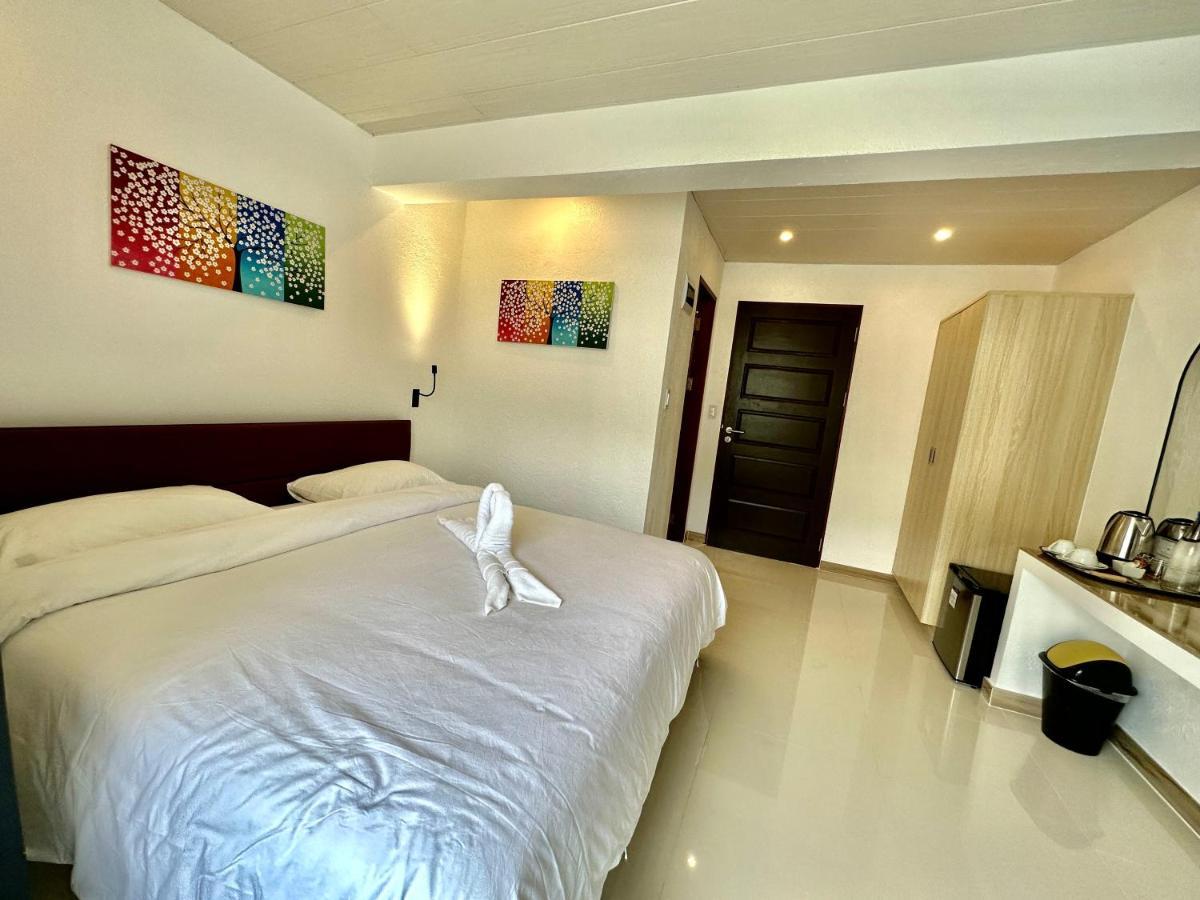 Calypso Beach And Dive Resort Manoc-Manoc Экстерьер фото