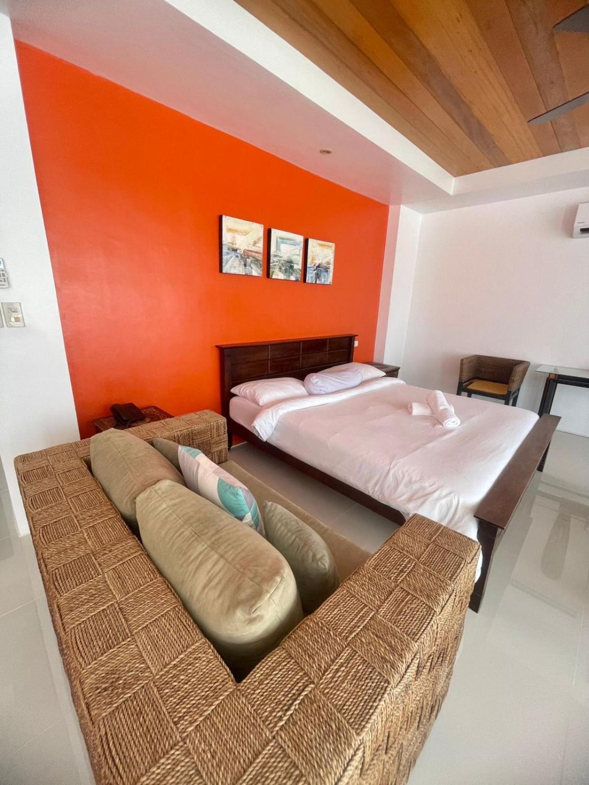 Calypso Beach And Dive Resort Manoc-Manoc Экстерьер фото
