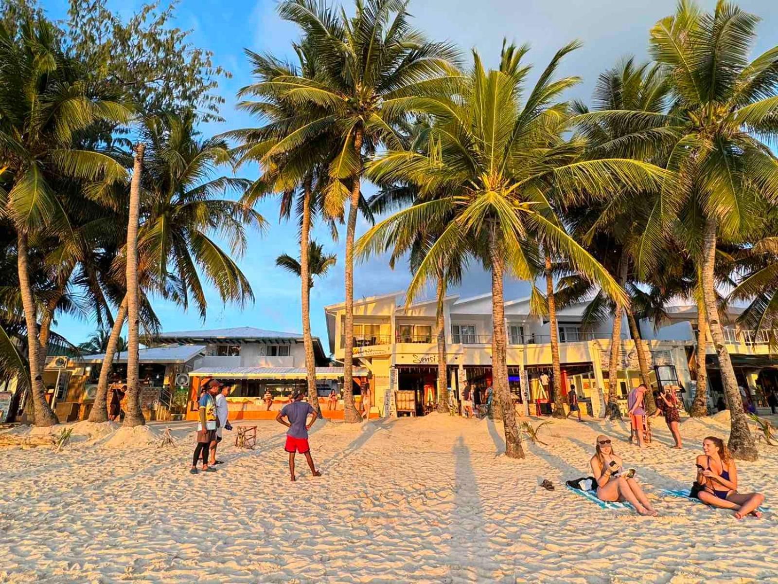 Calypso Beach And Dive Resort Manoc-Manoc Экстерьер фото