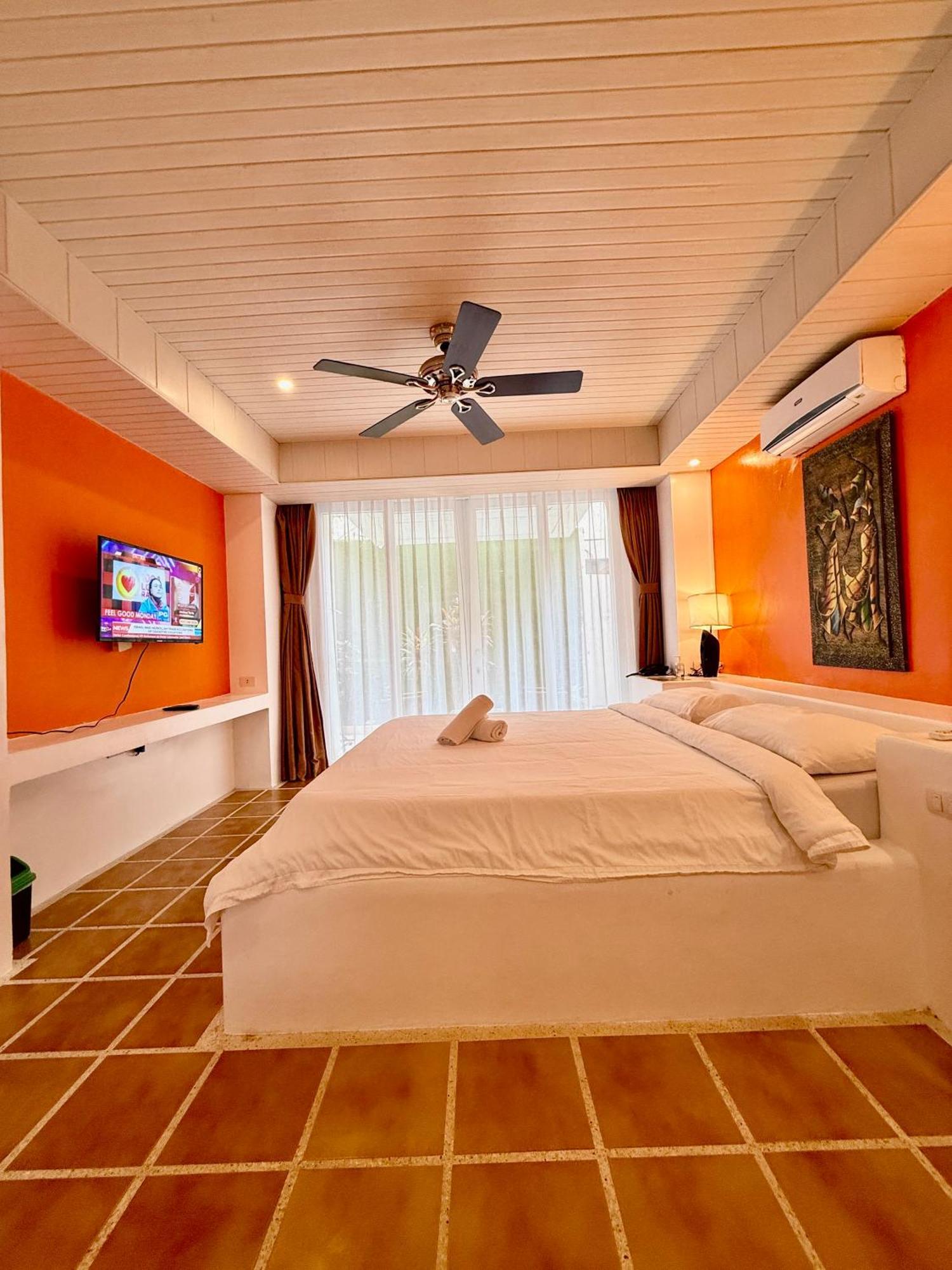 Calypso Beach And Dive Resort Manoc-Manoc Экстерьер фото