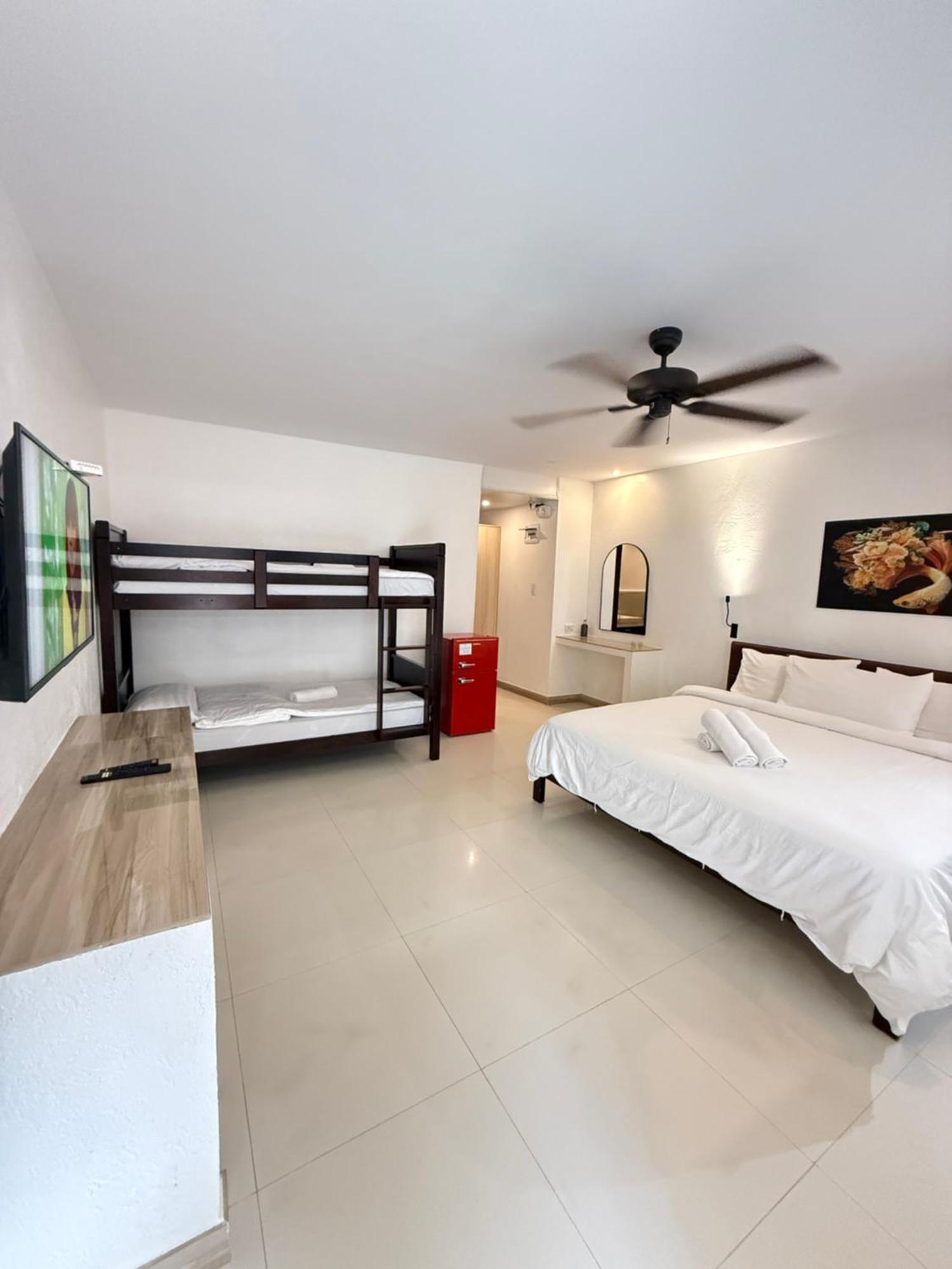 Calypso Beach And Dive Resort Manoc-Manoc Экстерьер фото