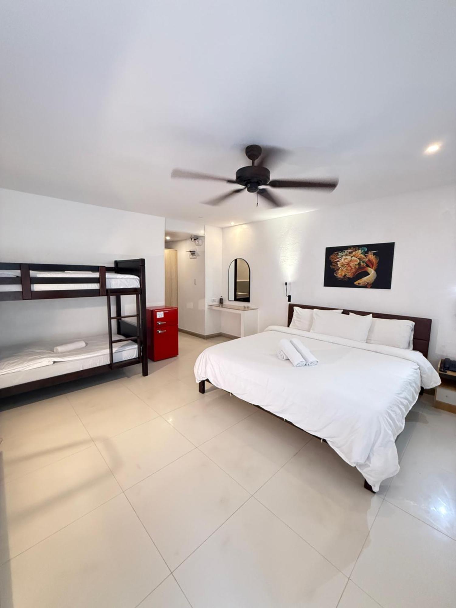Calypso Beach And Dive Resort Manoc-Manoc Экстерьер фото